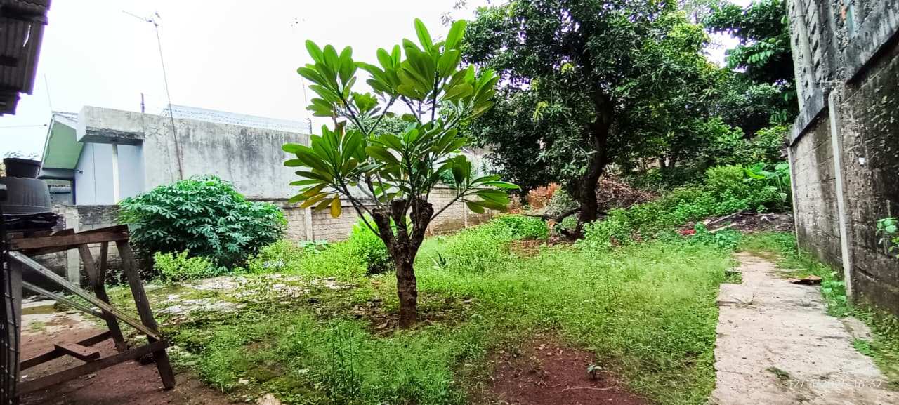 Jual Rumah + 3kios + Tanah depan jalan Raya utama