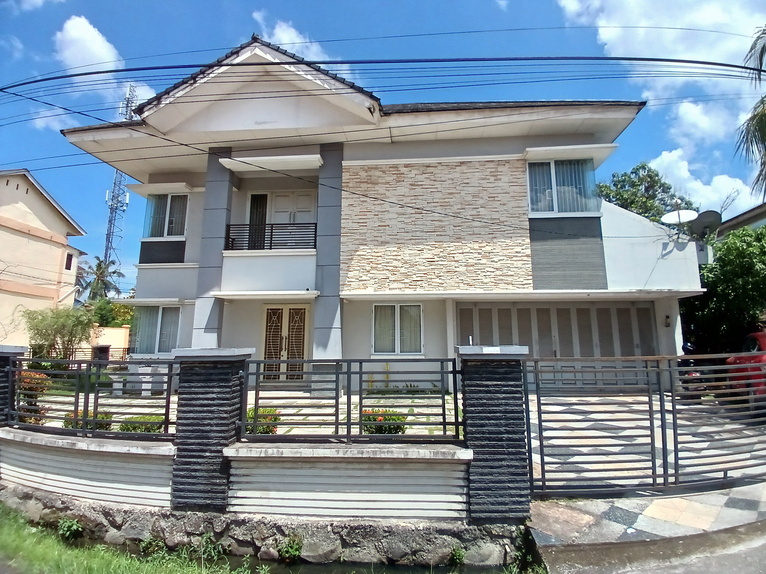 Rumah Mewah Impian Keluarga