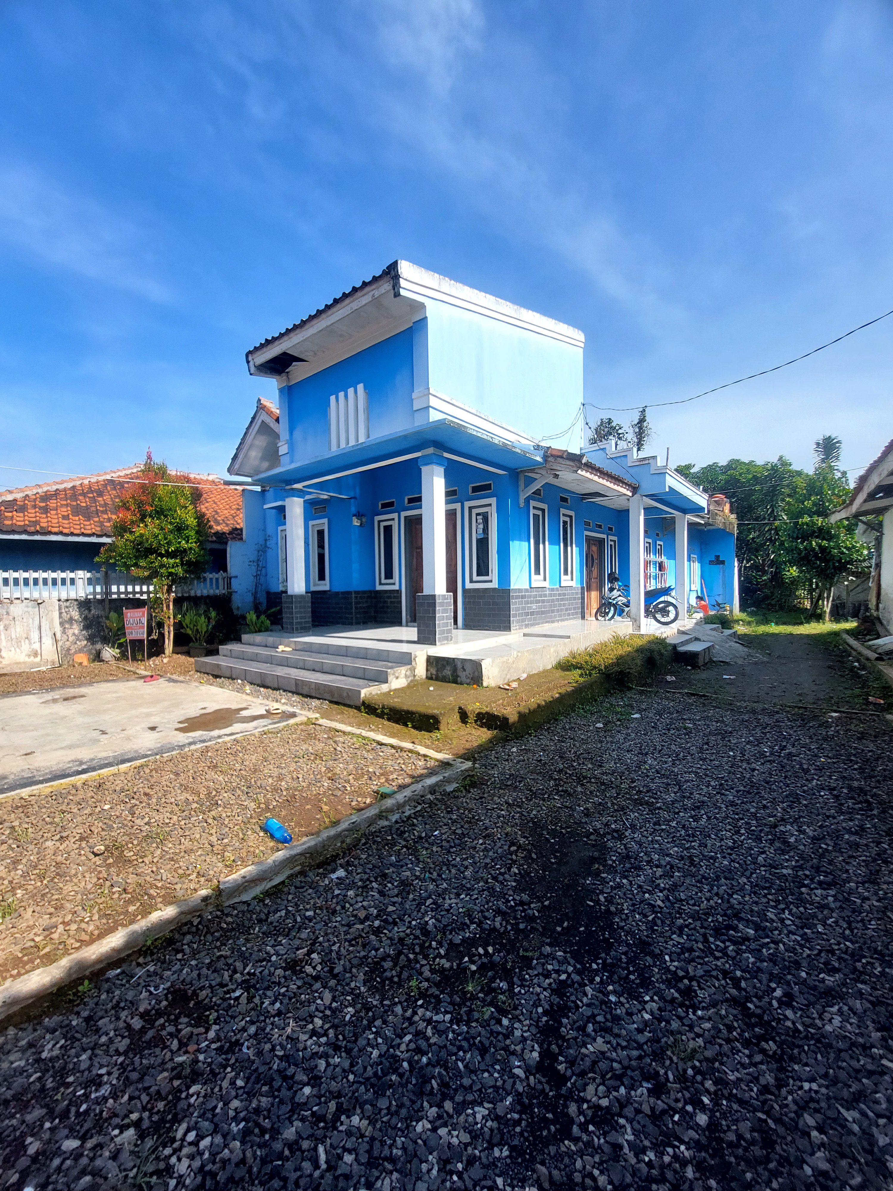 RUMAH PINGGIR JALAN AKTIF